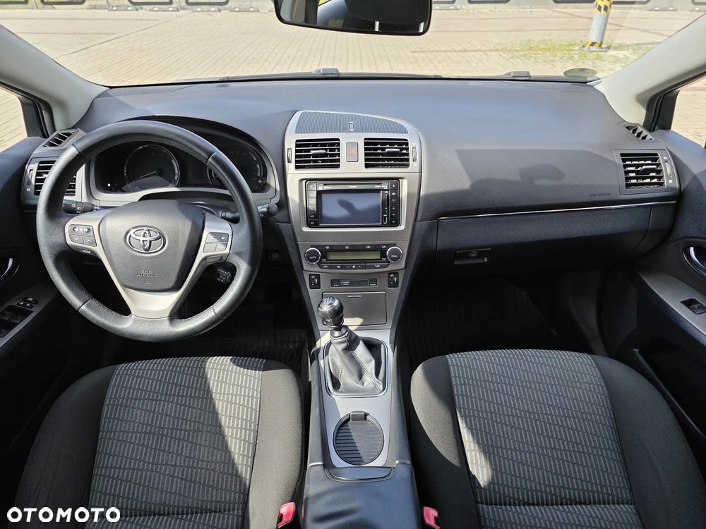 Toyota Avensis - 18