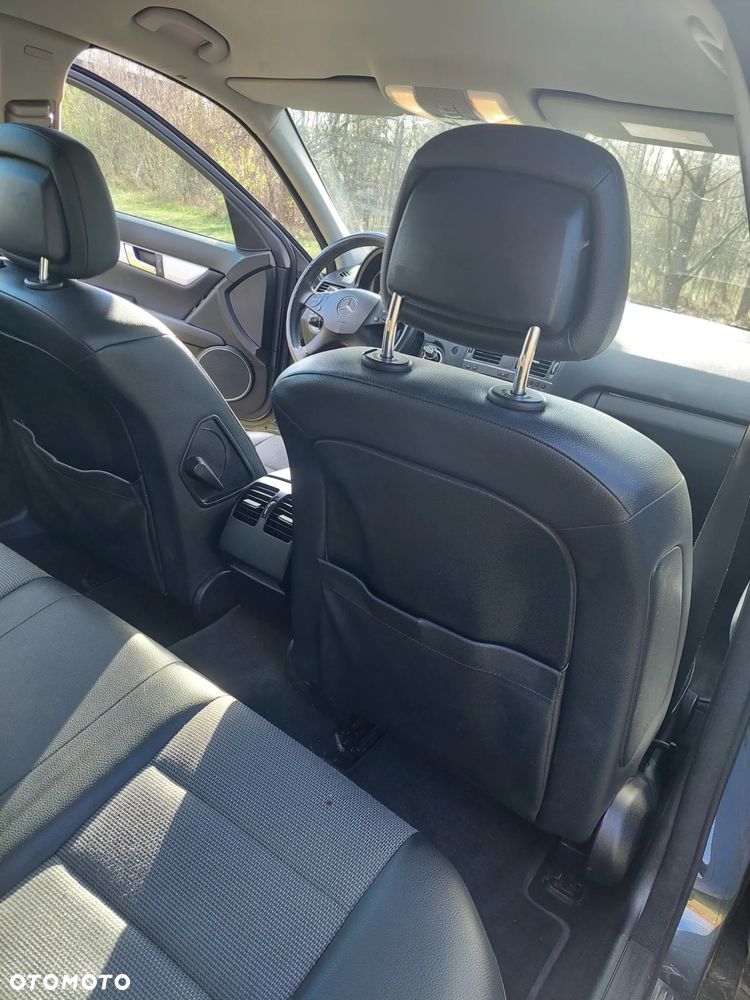 Mercedes-Benz Klasa C 180 CGI BlueEFFICIENCY Avantgarde - 16