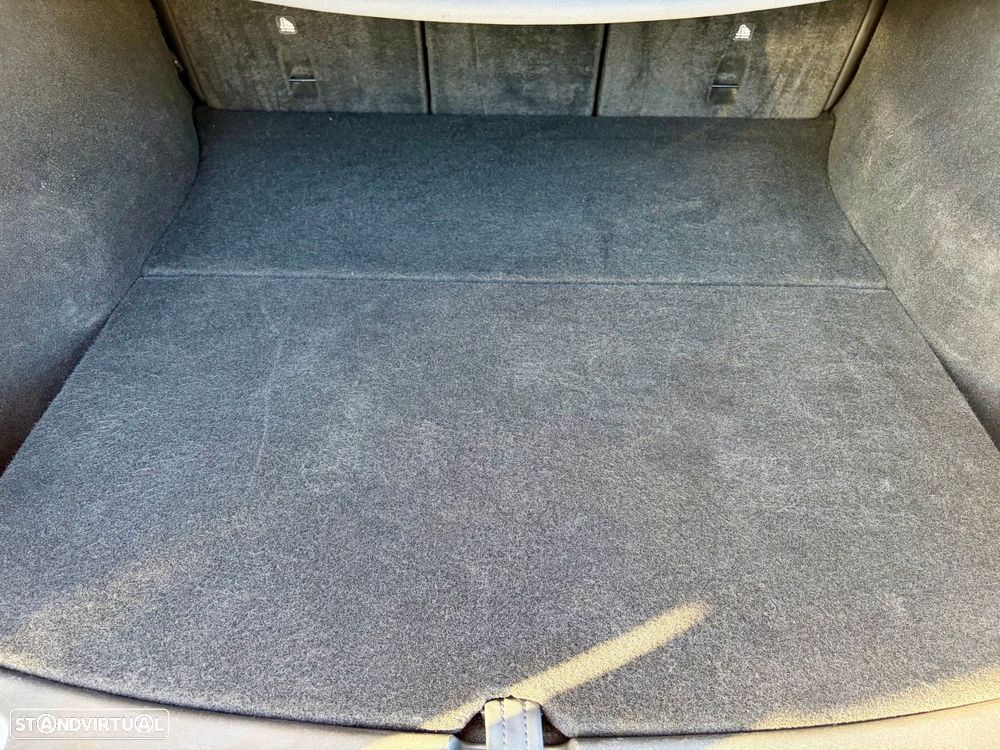 Tesla Model Y Long Range Dual Motor AWD - 22