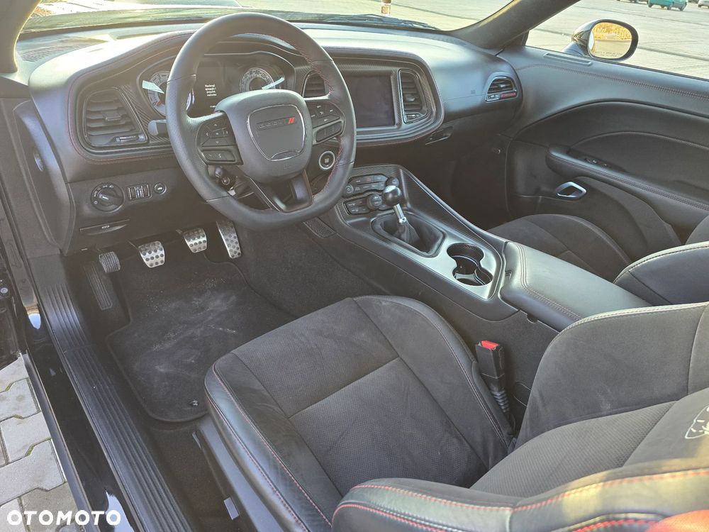 Dodge Challenger ver-6-4-scat-pack-widebody - 13