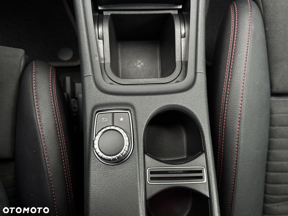 Mercedes-Benz GLA 200 7G-DCT AMG Line - 23