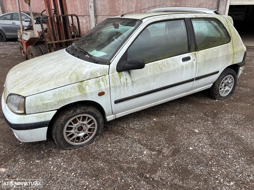 Renault Clio 1.9 D de 1993 para peças - 2