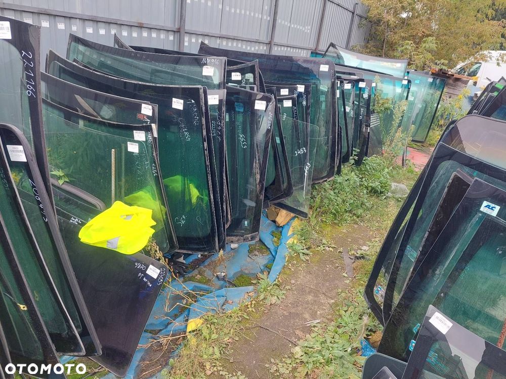 SZYBA KAROSERYJNA PRAWY TYŁ VOLKSWAGEN TRANSPORTER T4 VW T4 - 5