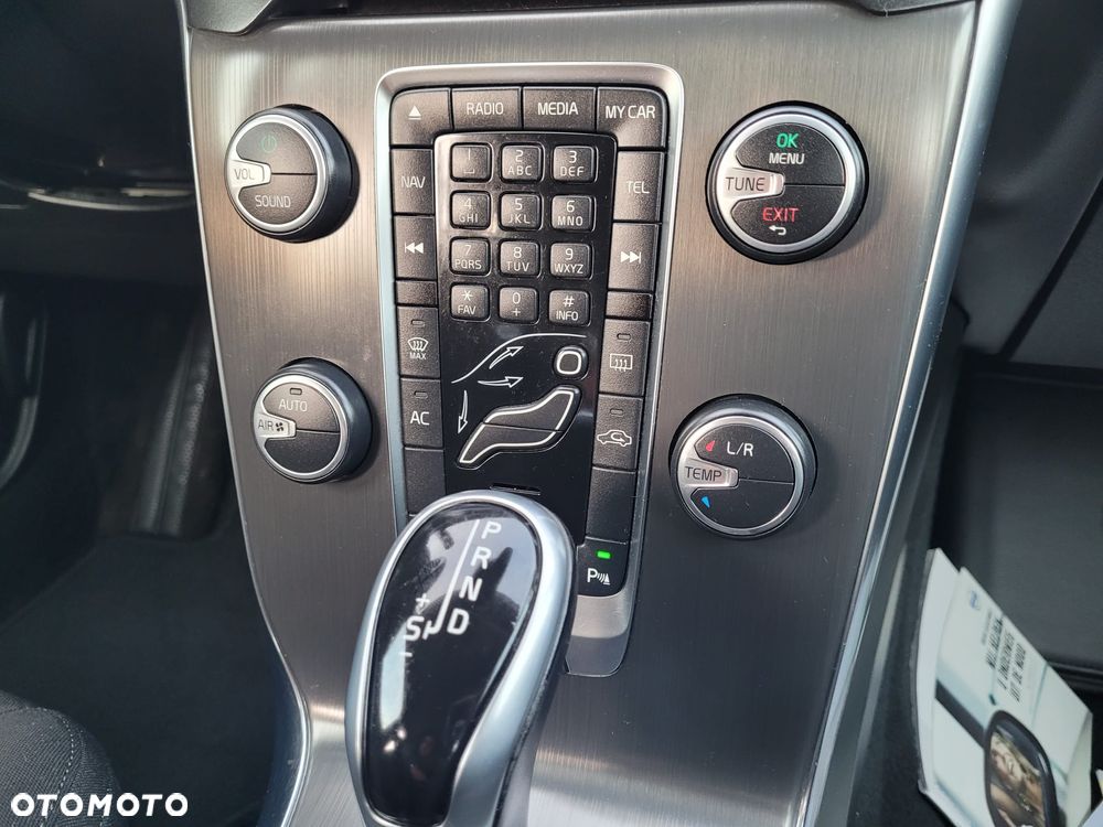 Volvo V40 Cross Country D2 Momentum - 14