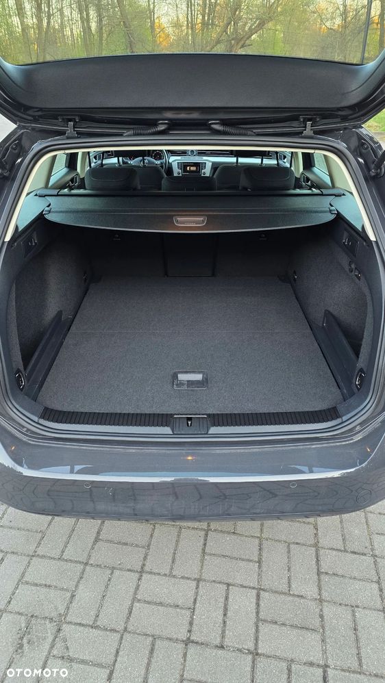 Volkswagen Passat - 11