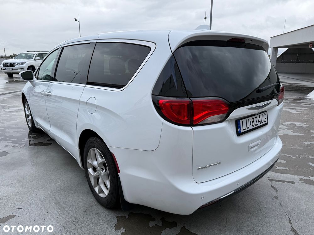 Chrysler Pacifica - 4