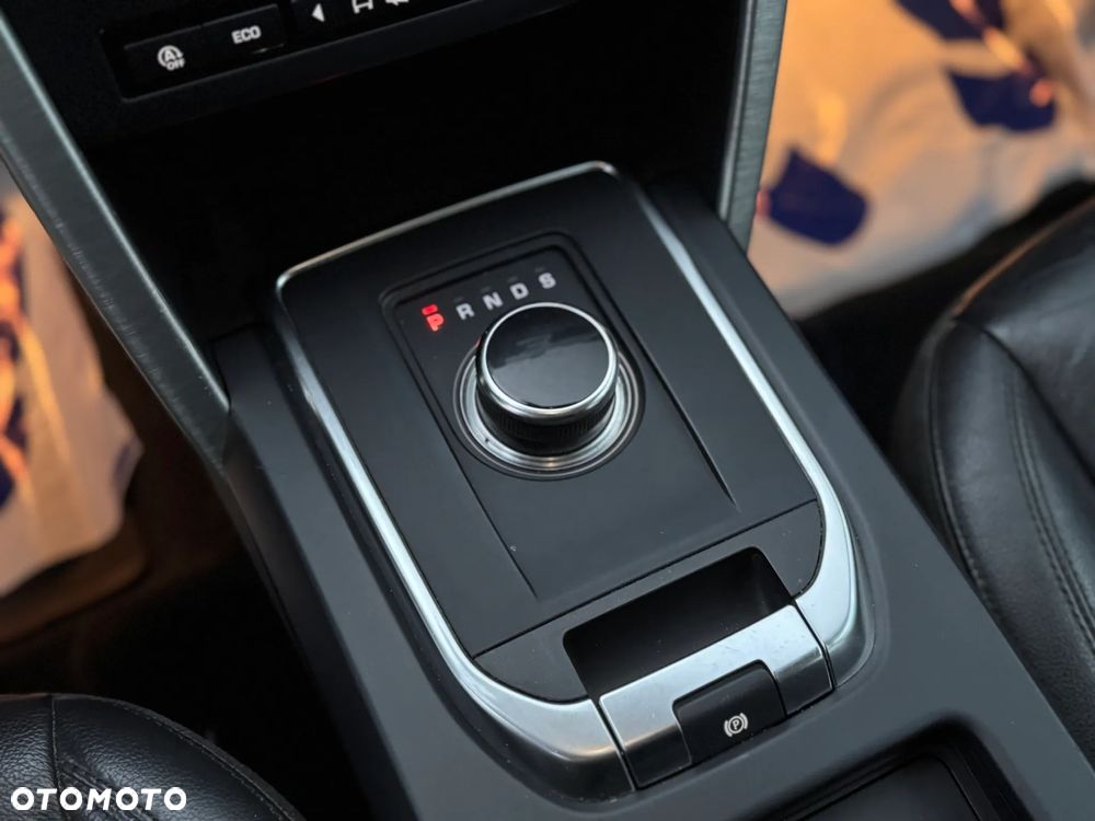 Land Rover Discovery Sport TD4 HSE Luxury - 28