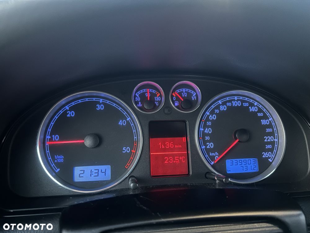 Volkswagen Passat - 8