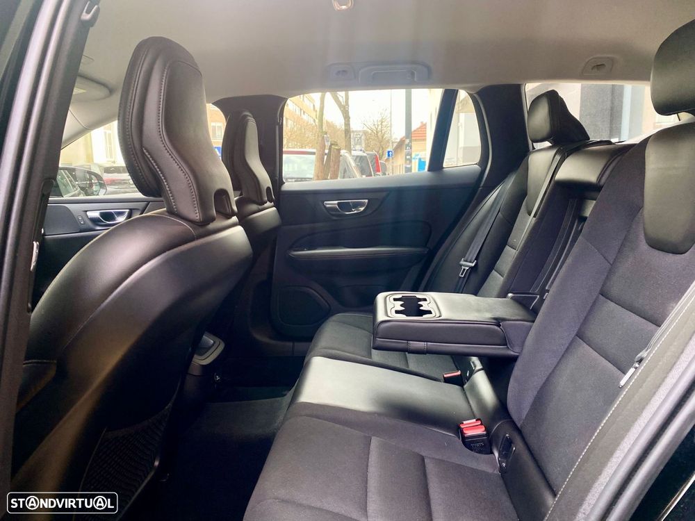 Volvo V60 2.0 D3 Momentum Geartronic - 27