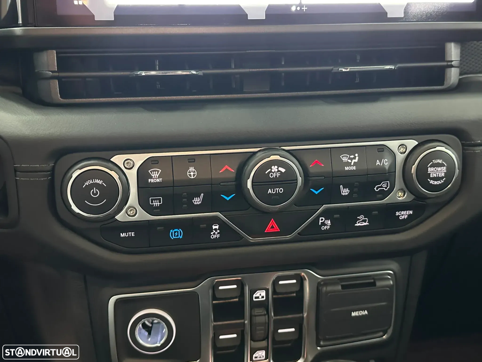 Jeep Wrangler - 33