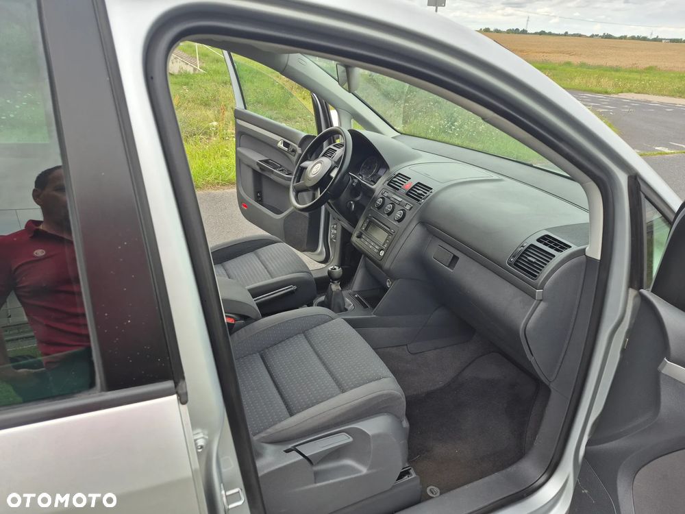 Volkswagen Touran - 8