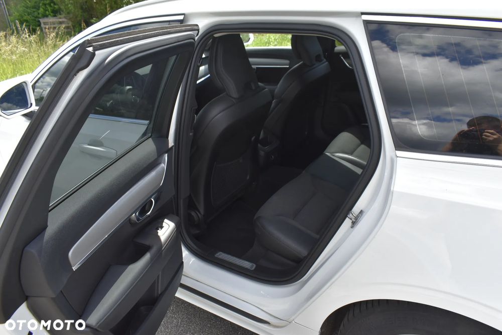 Volvo V90 D4 Momentum Pro - 18