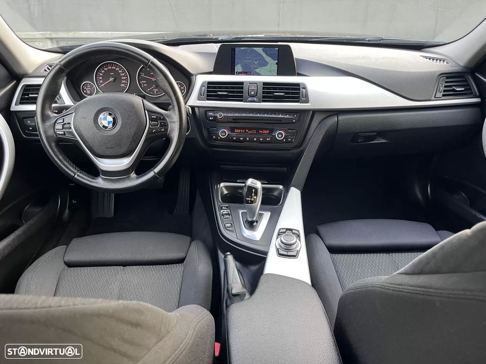 BMW 320 d Touring Aut. Sport Line - 32