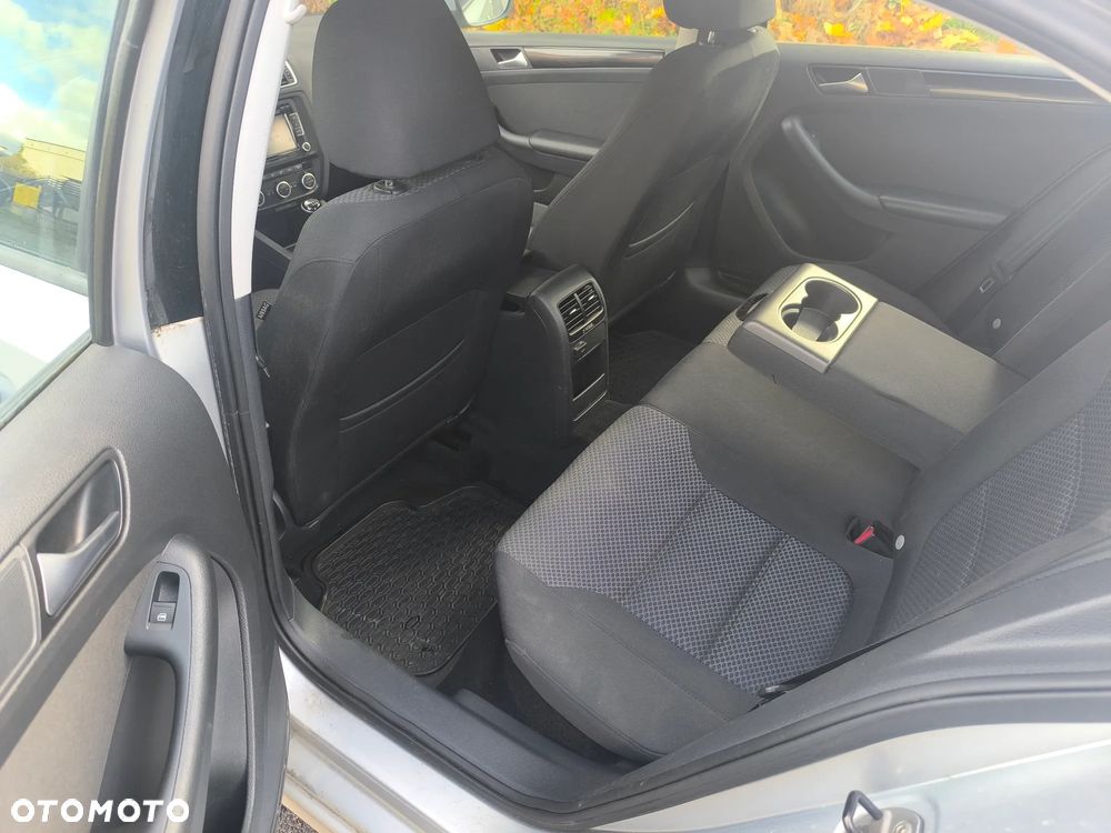 Volkswagen Jetta 1.2 TSI BMT Comfortline - 17