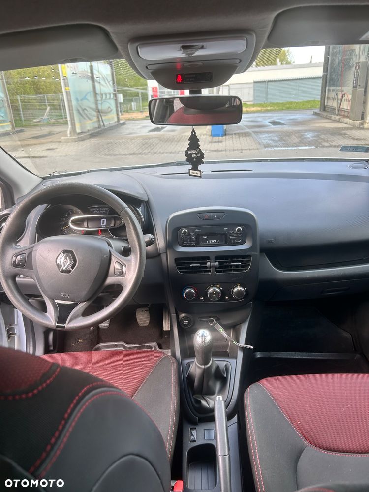 Renault Clio 1.2 16V Life - 9