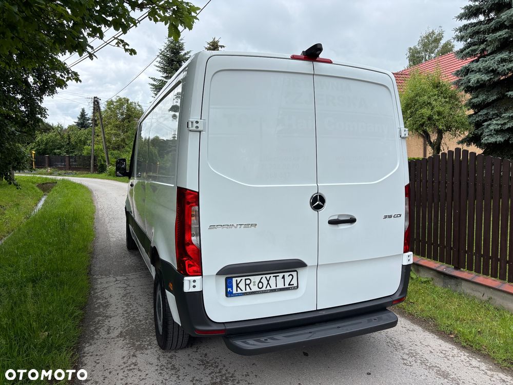 Mercedes-Benz Sprinter - 4