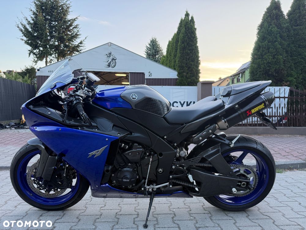 Yamaha R1 - 23