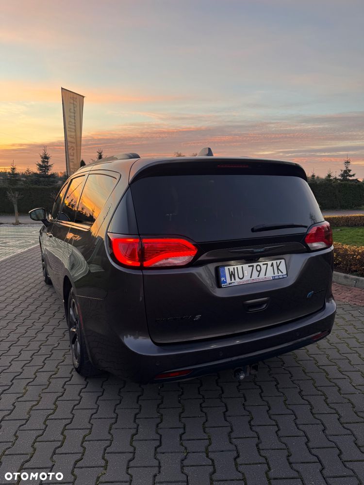 Chrysler Pacifica - 3