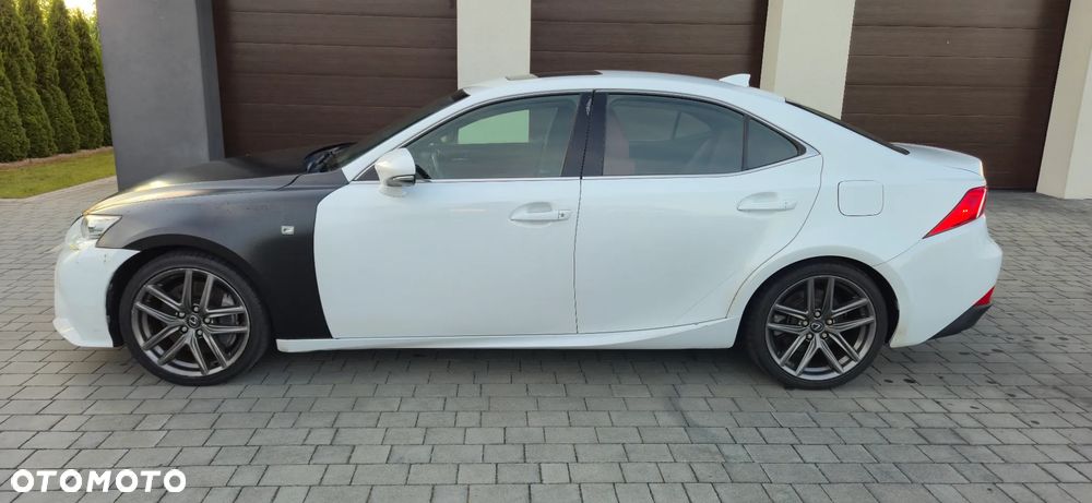Lexus IS - 12