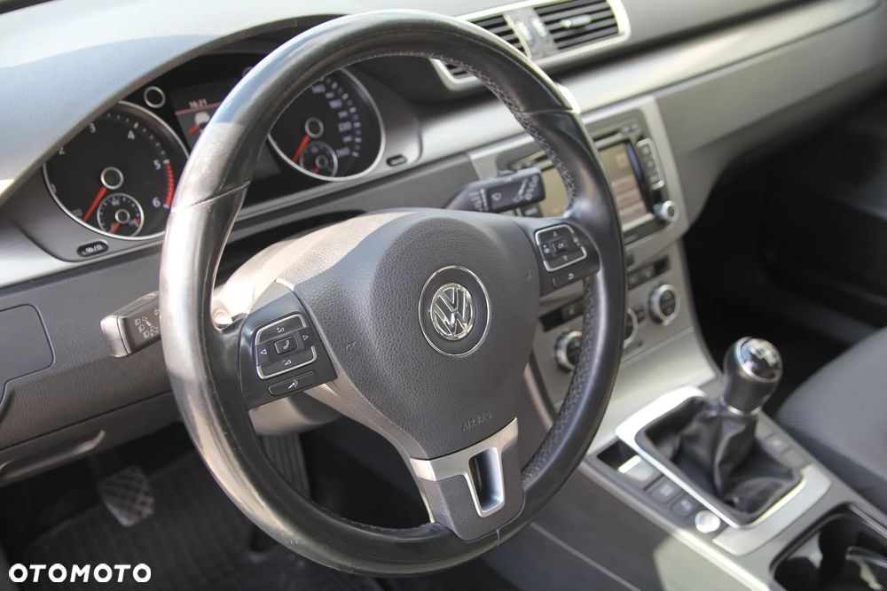 Volkswagen Passat 2.0 TDI Comfortline - 11