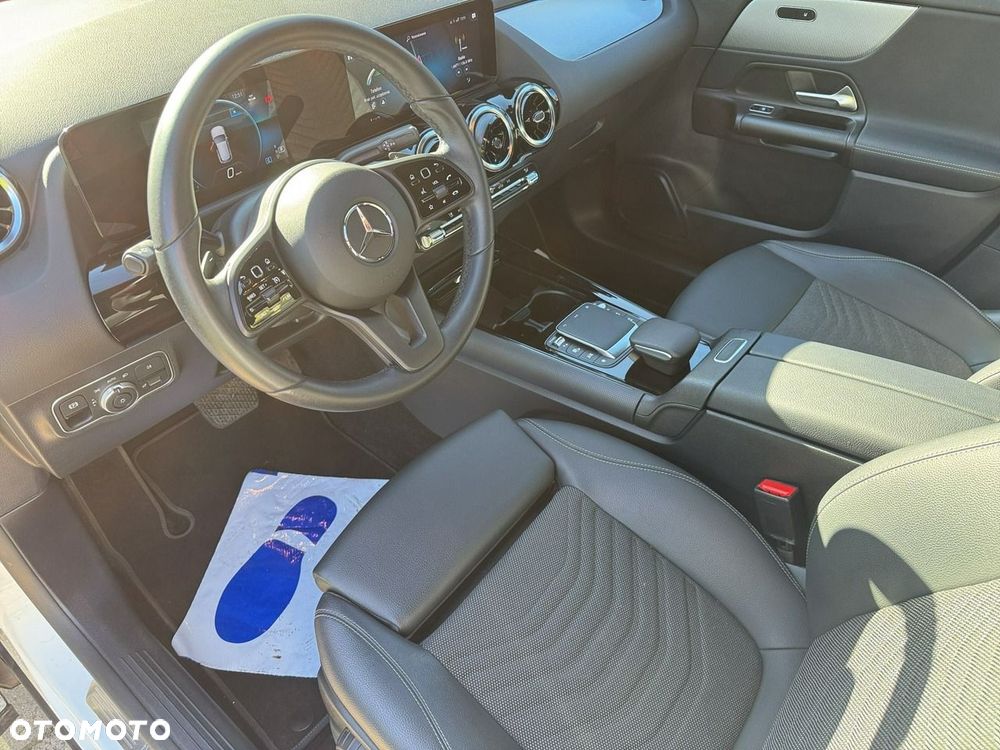 Mercedes-Benz GLA - 12