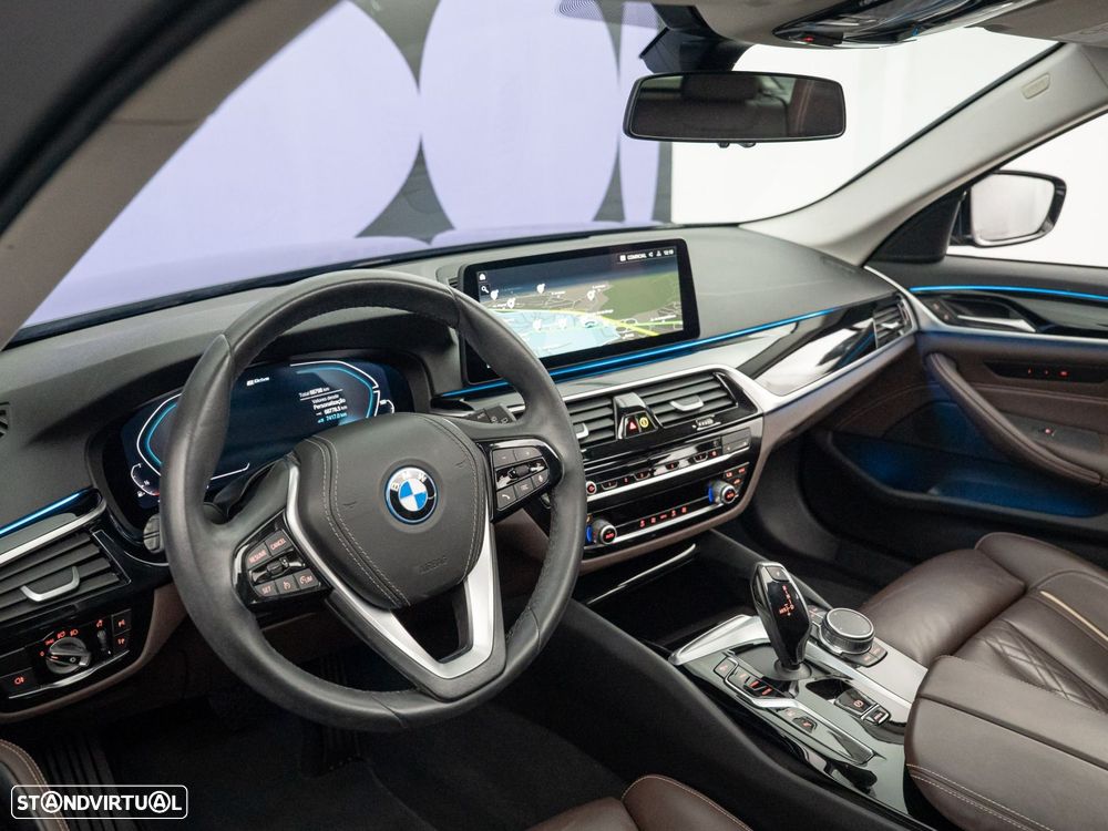 BMW 530 e - 15