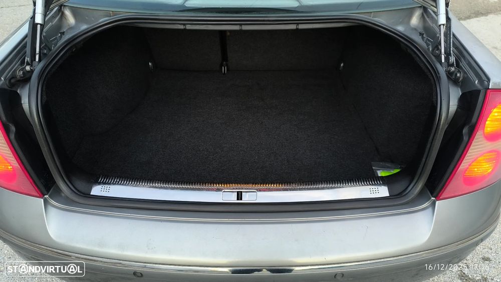 VW Passat 1.9 TDi Highline - 47