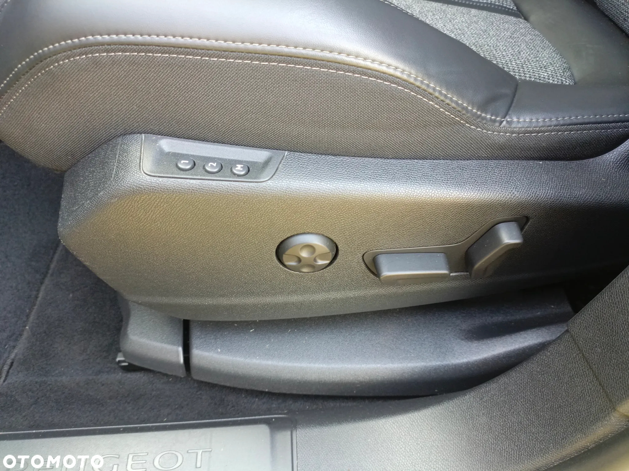 Peugeot 3008 PureTech 130 Stop & Start EAT6 Allure - 13