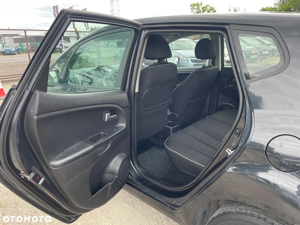 Kia Venga - 13
