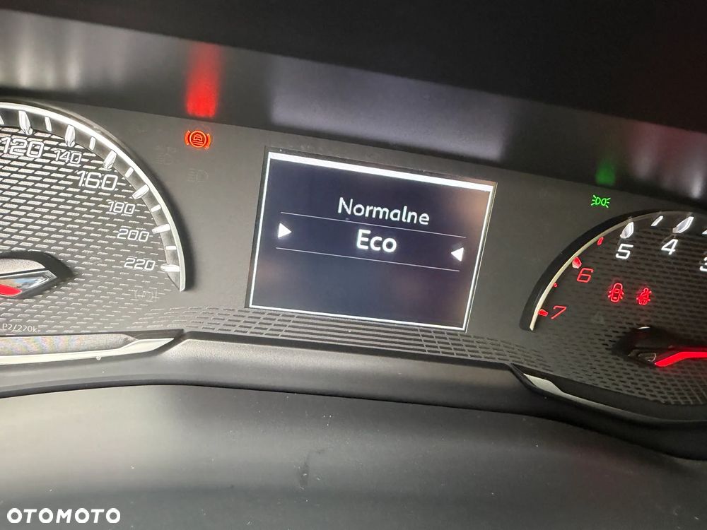 Peugeot 208 - 36