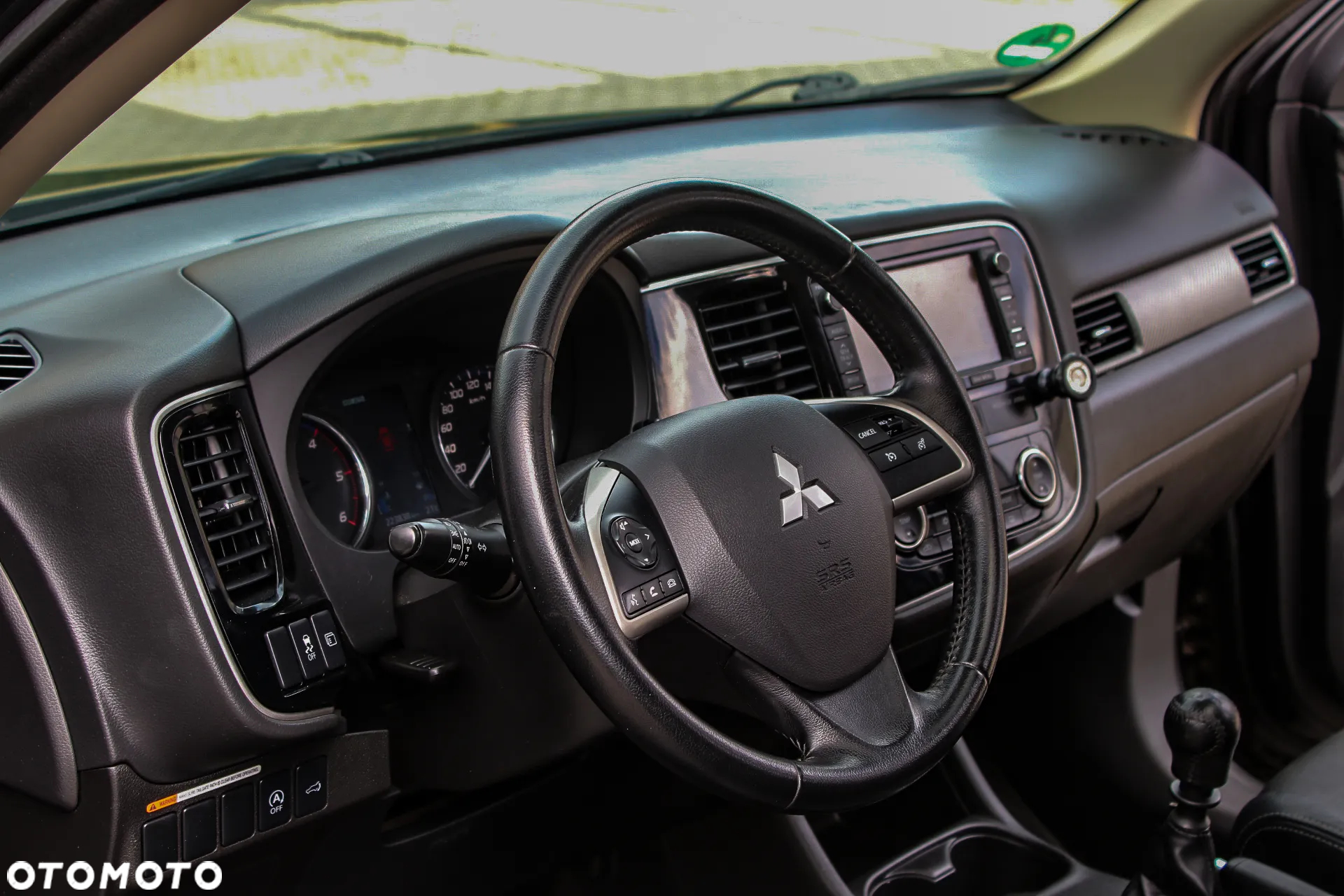 Mitsubishi Outlander 2.2 DI-D 4WD Instyle - 27