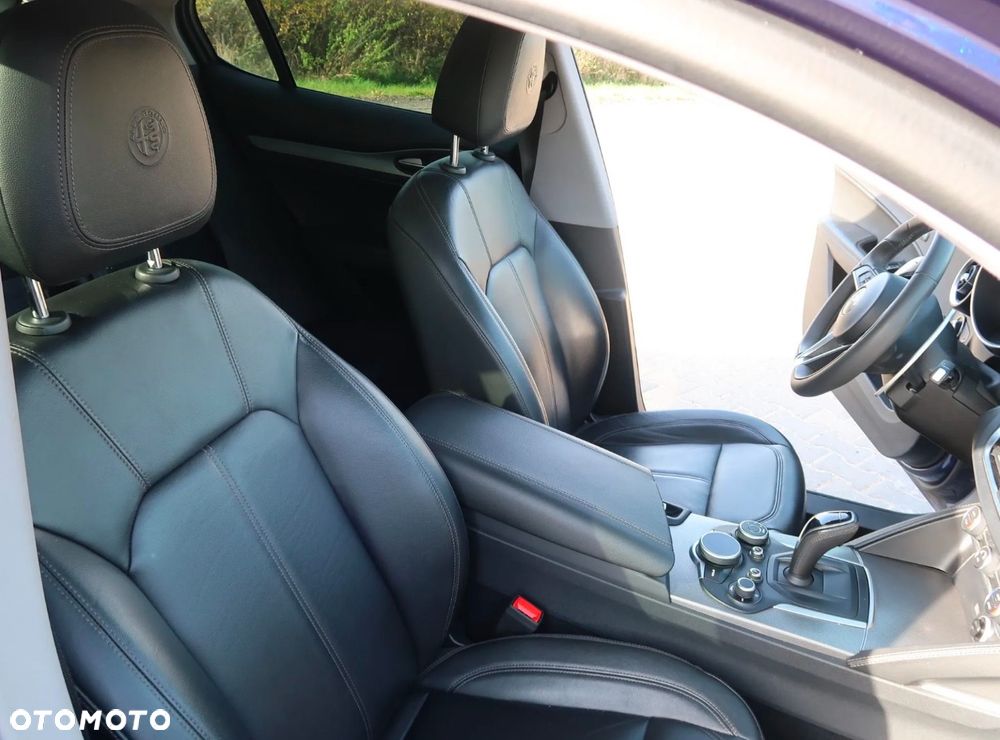 Alfa Romeo Stelvio 2.0 Turbo 16V AT8-Q4 Ti - 19