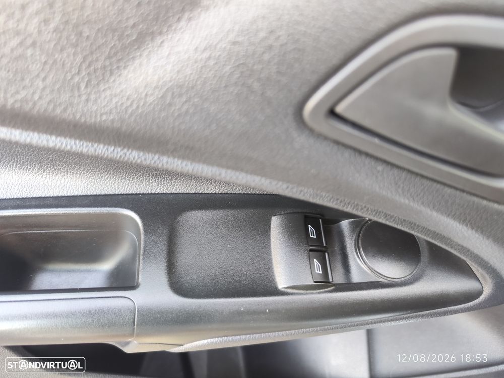 Ford Transit Connect - 17