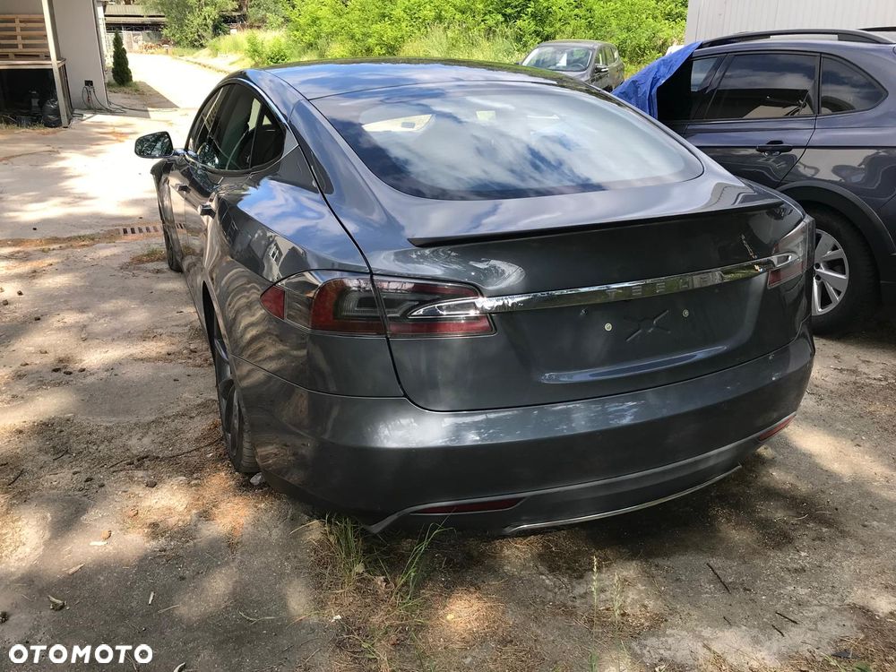 Tesla Model S Performance - 5