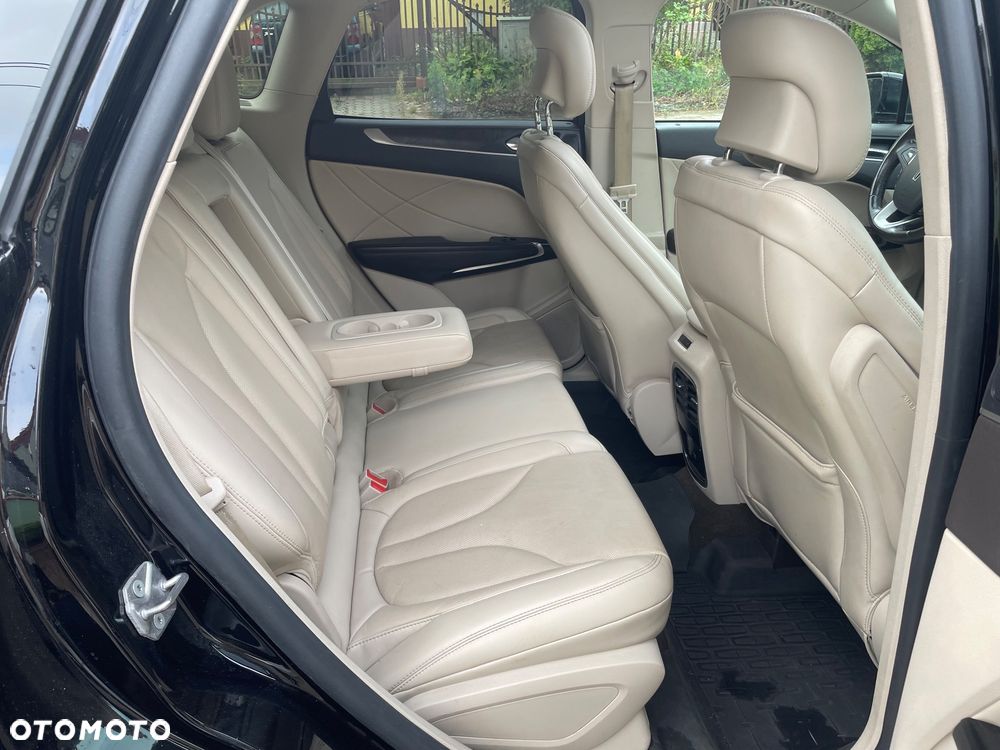 Lincoln MKC - 37