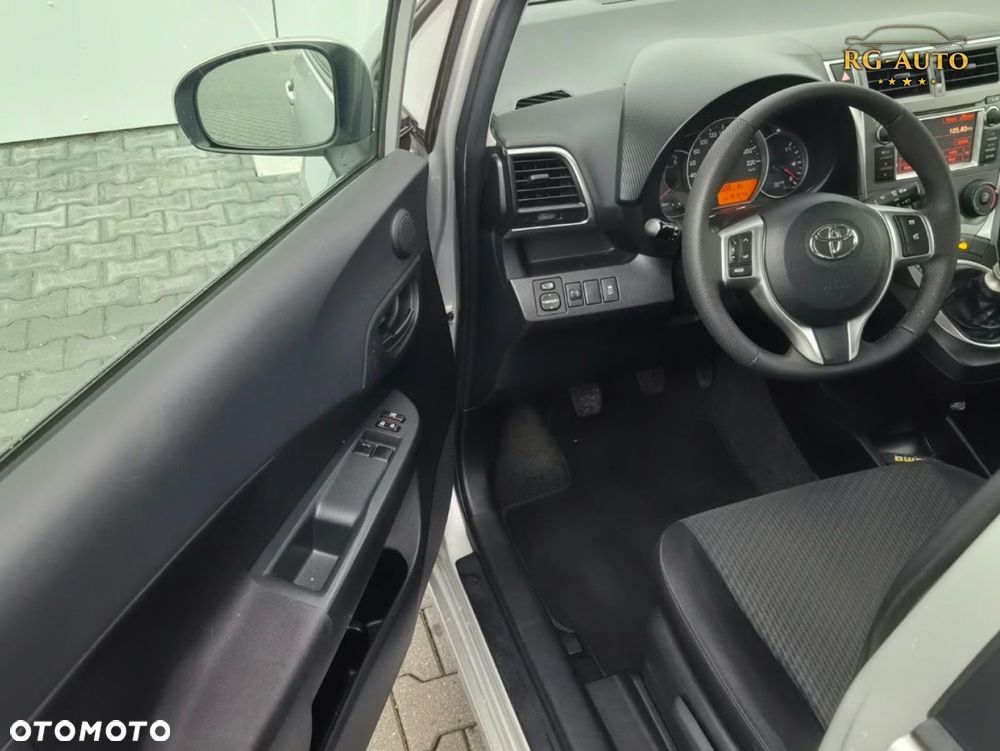Toyota Verso S - 24