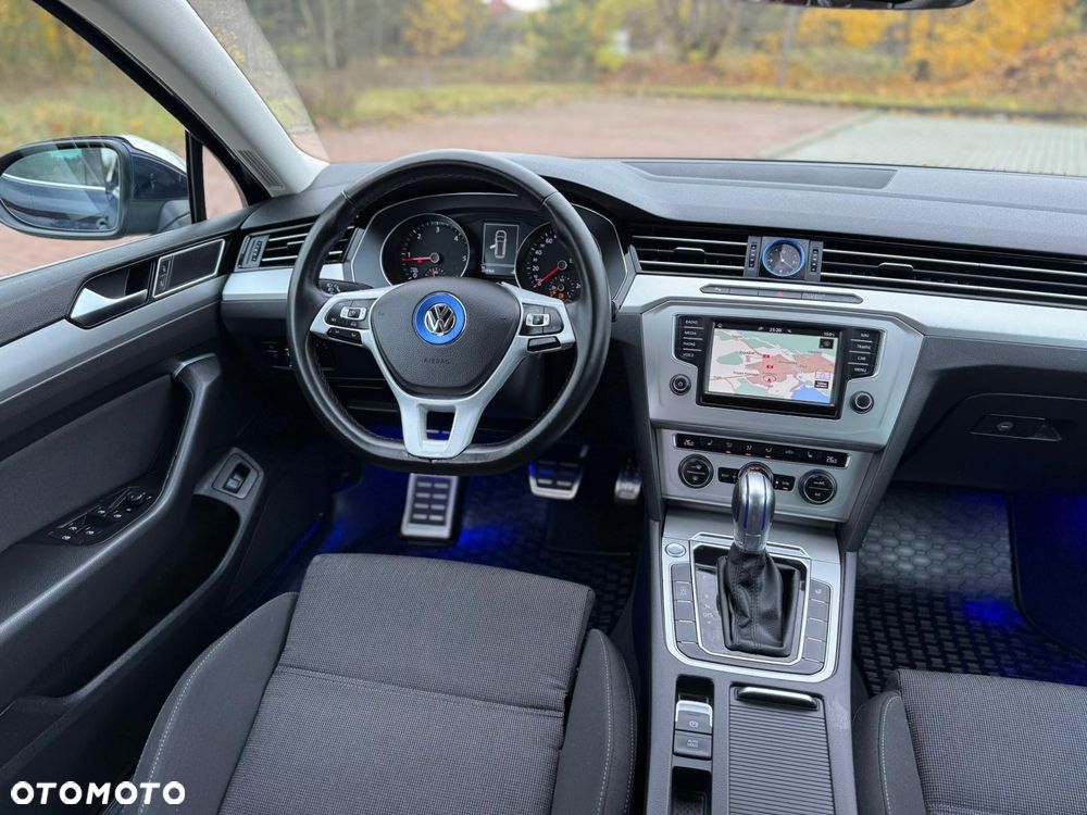 Volkswagen Passat - 10