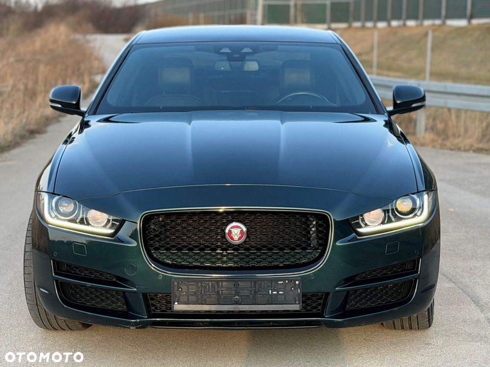 Jaguar XE 2.0 D R-Sport - 21