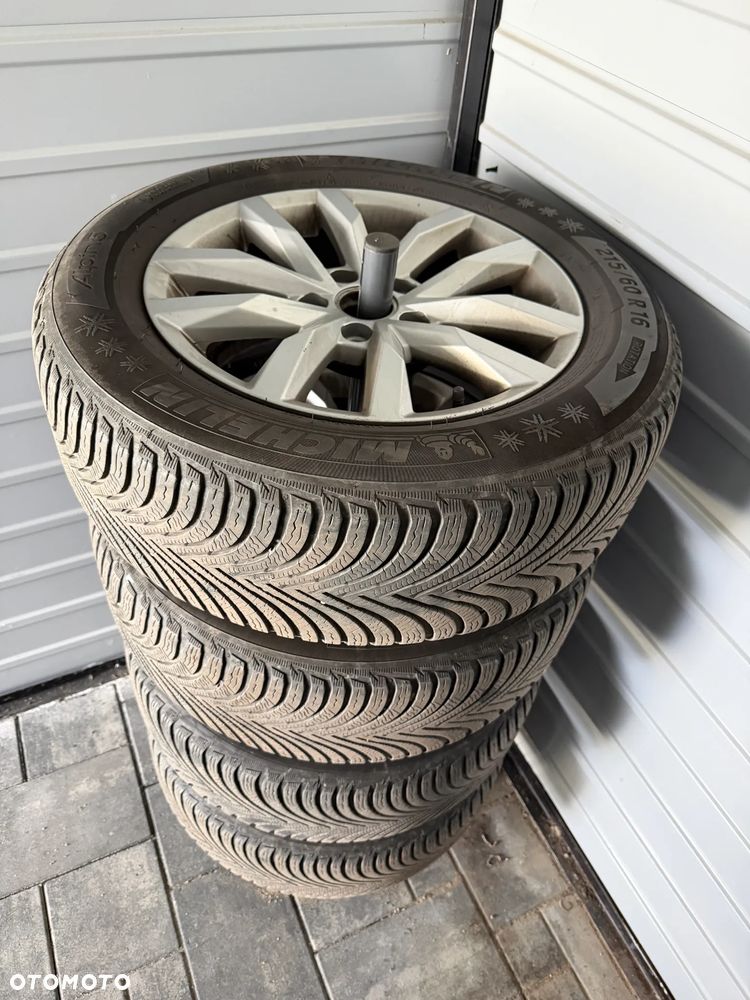 Volkswagen Passat 2.0 TDI SCR DSG Comfortline - 29