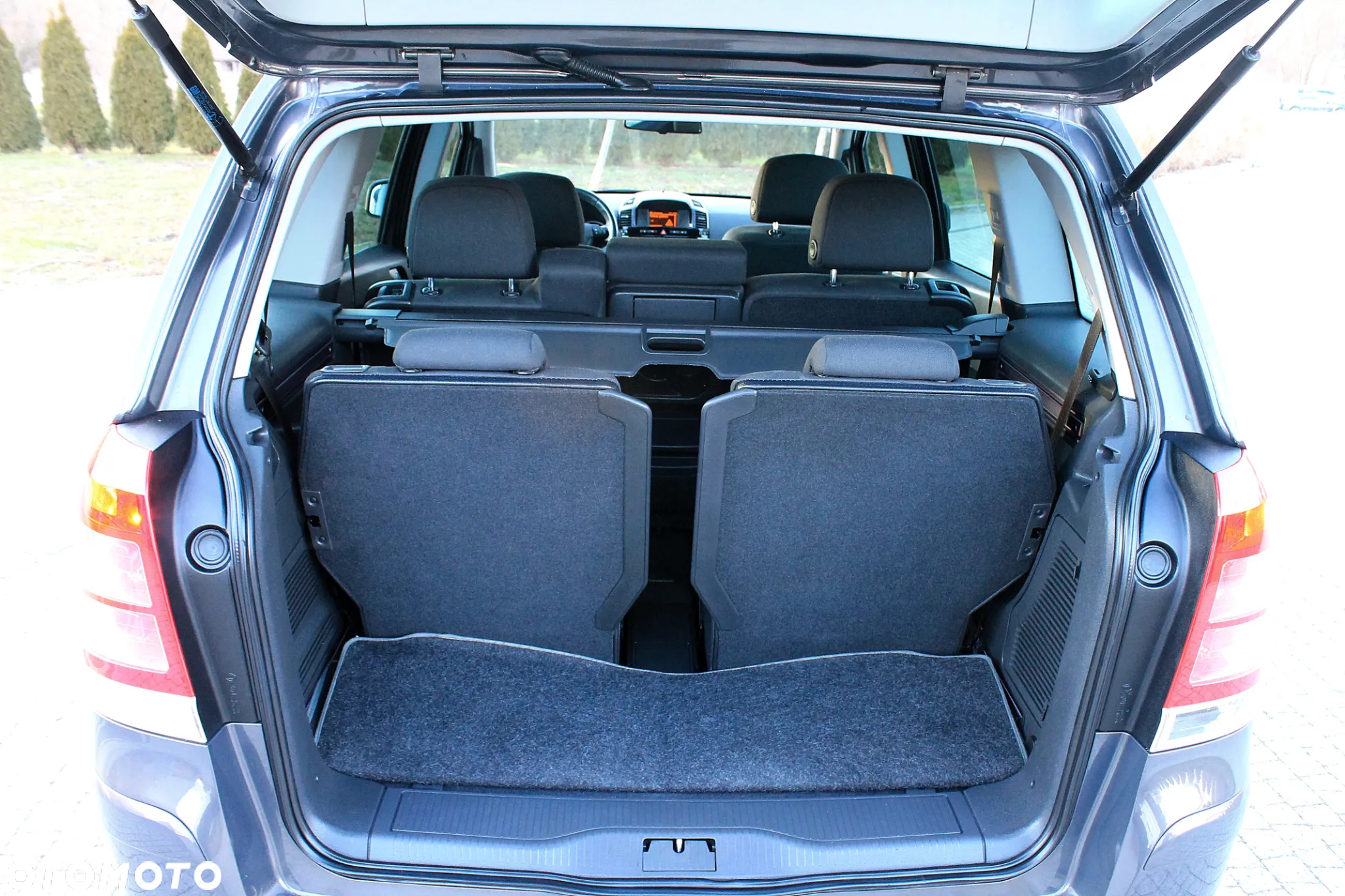 Opel Zafira 1.8 Cosmo EU5 - 19