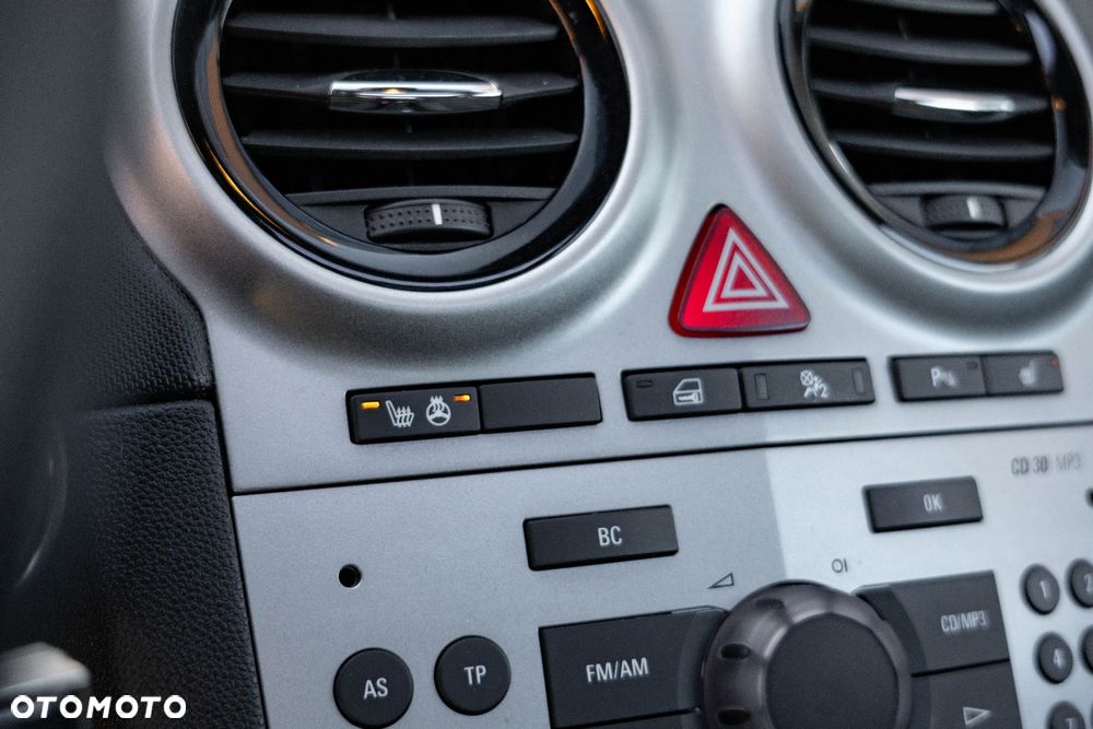 Opel Corsa 1.4 16V Edition 150 - 22