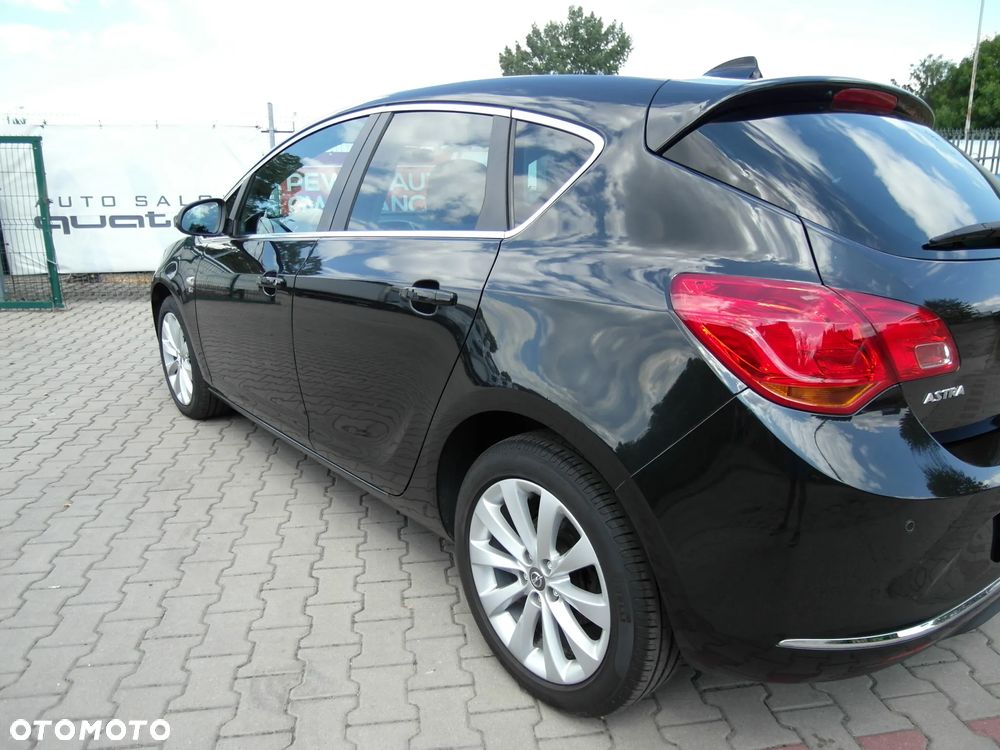 Opel Astra 1.4 Turbo 150 Jahre - 17