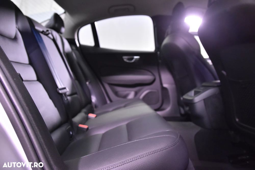 Volvo S60 B4 MHEV AT Plus Dark - 12