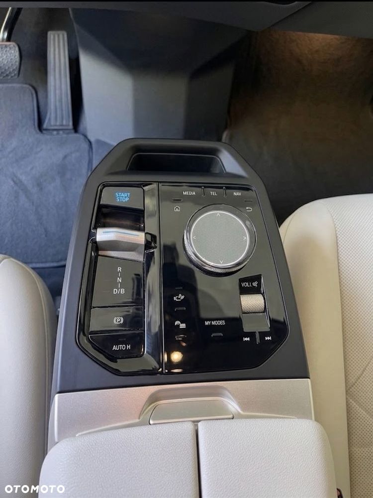 BMW iX xDrive40 76.6kWh Signature - 6