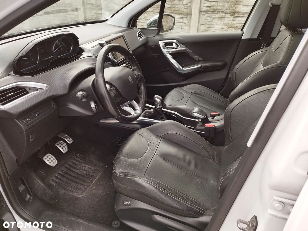 Peugeot 2008 1.6 BlueHDi Allure S&S - 16