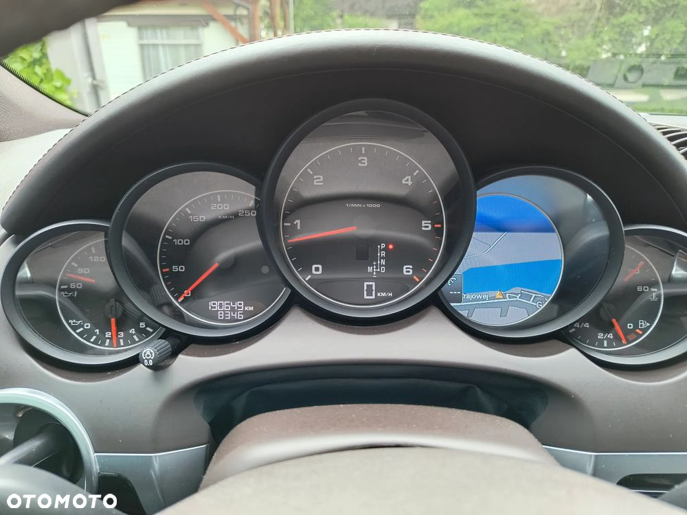 Porsche Cayenne - 12