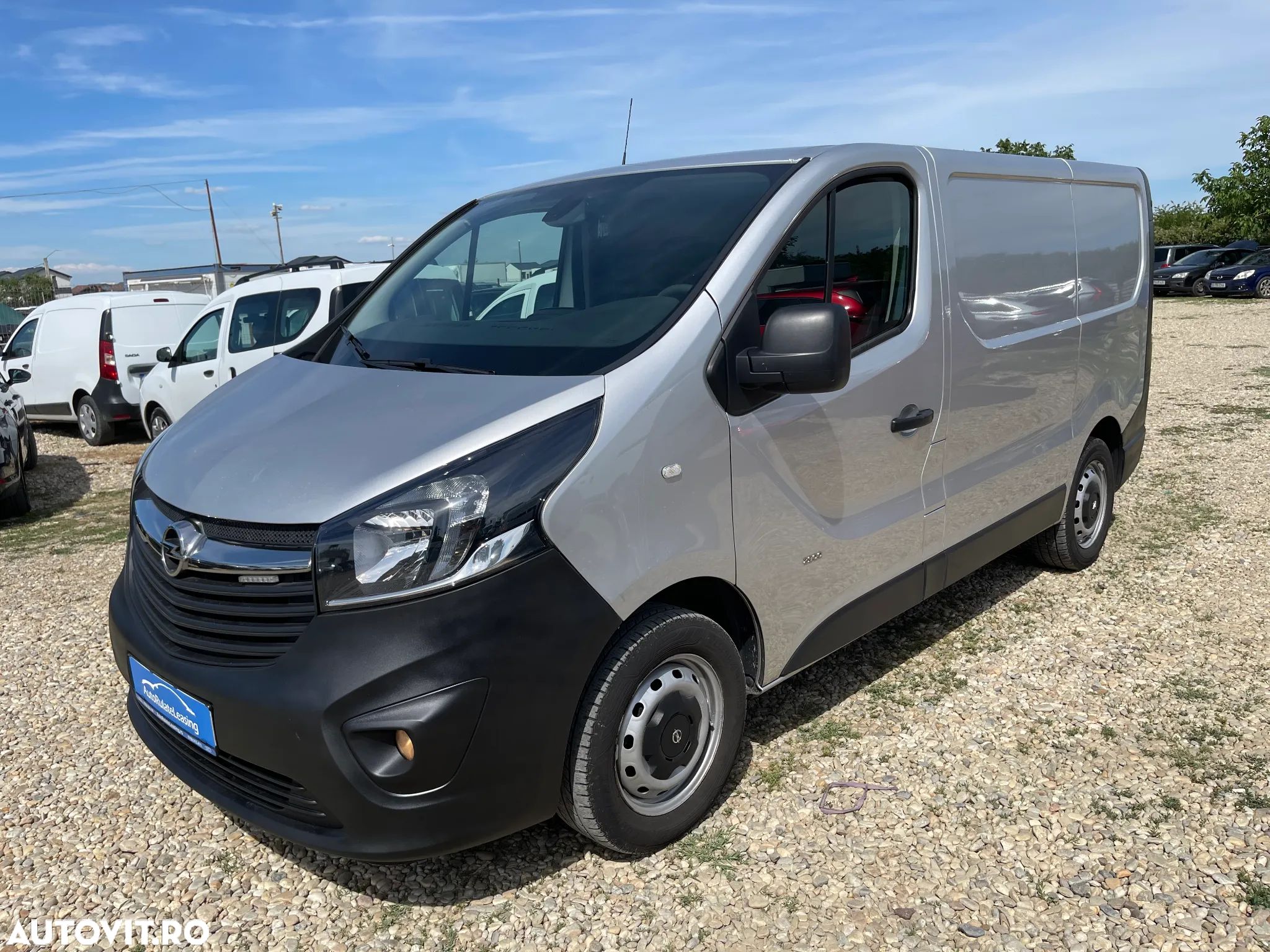 Opel Vivaro - 1