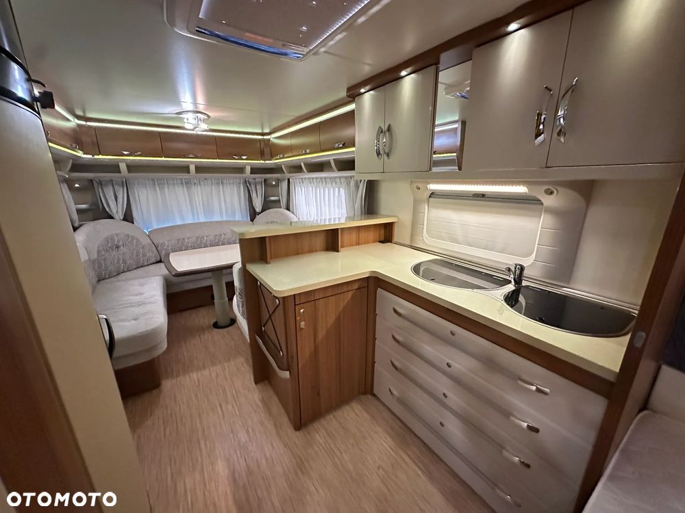 Hobby 560 CFE PREMIUM z napędem i pompowanym przedsionkiem. - 37