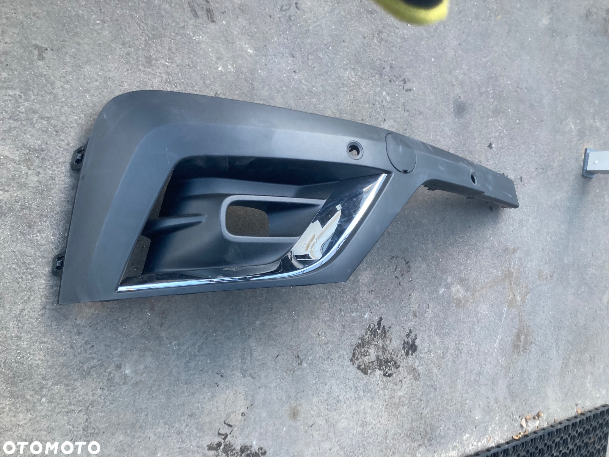 RENAULT TRAFIC  III 3 LIFT 4 IV 23r LISTWA ZDERZAKA PRAWA CHROM NAKŁADKA 261A23784R kratka otwory na pdc Wwa - 3