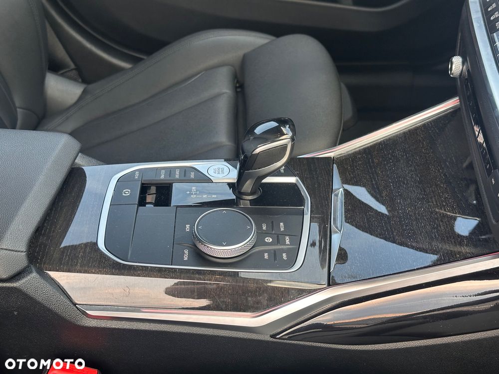 BMW Seria 3 330i xDrive M Sport - 21